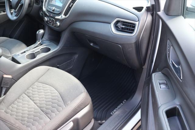 Photo of 2018 Summit White Chevrolet Equinox