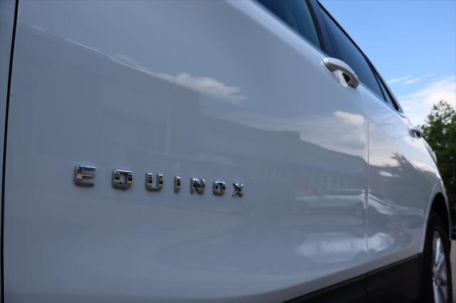 Photo of 2018 Summit White Chevrolet Equinox