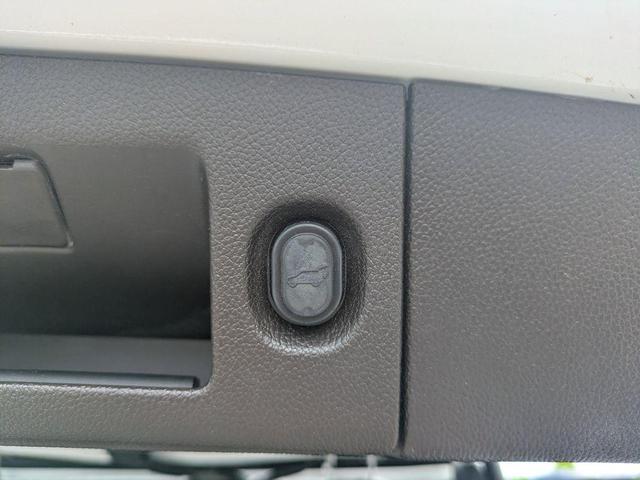 Photo of 2016 White Frost Tricoat GMC Yukon