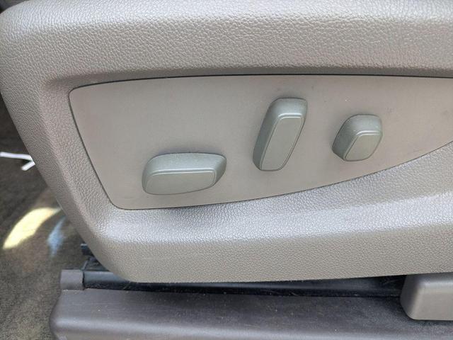 Photo of 2016 White Frost Tricoat GMC Yukon