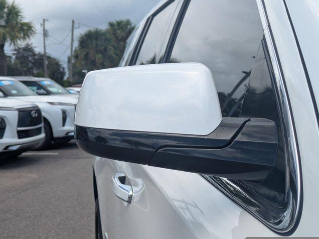 Photo of 2016 White Frost Tricoat GMC Yukon