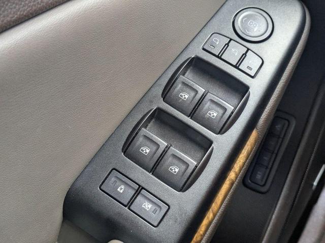 Photo of 2016 White Frost Tricoat GMC Yukon