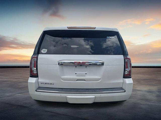 Photo of 2016 White Frost Tricoat GMC Yukon