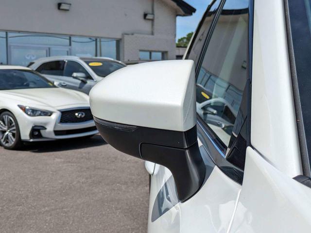 Photo of 2024 Pearl White Tricoat Nissan Pathfinder