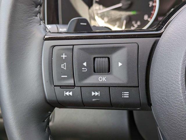 Photo of 2024 Pearl White Tricoat Nissan Pathfinder
