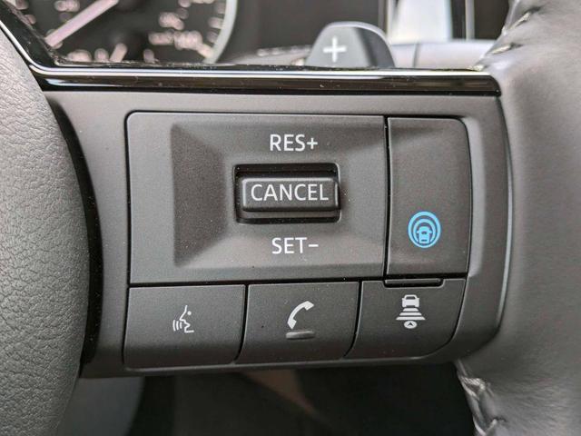 Photo of 2024 Pearl White Tricoat Nissan Pathfinder