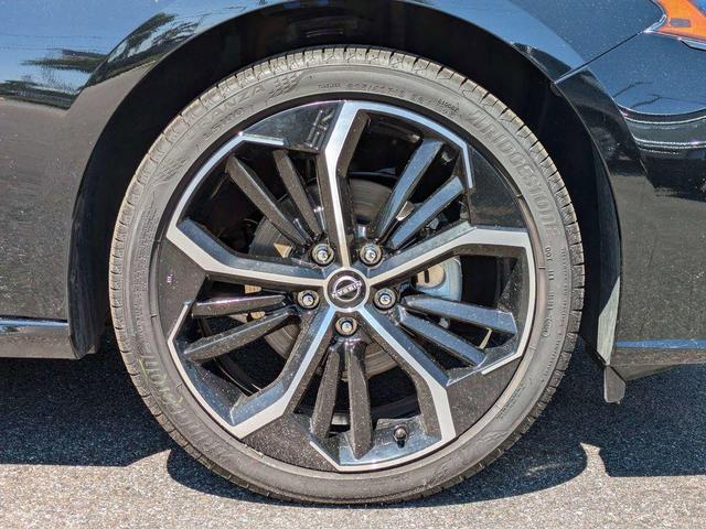 Photo of 2024 Super Black Clearcoat Nissan Altima