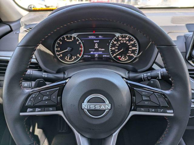 Photo of 2024 Super Black Clearcoat Nissan Altima