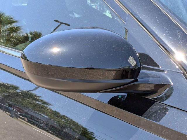 Photo of 2024 Super Black Clearcoat Nissan Altima