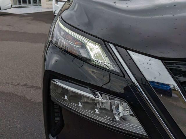 Photo of 2023 Super Black Nissan Rogue