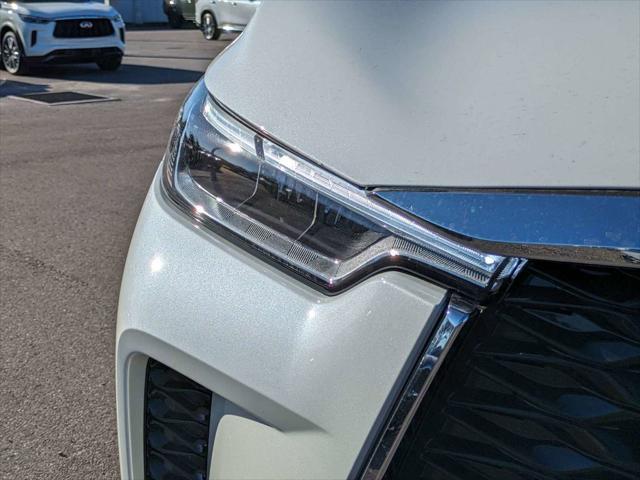 Photo of 2025 Majestic White INFINITI QX60