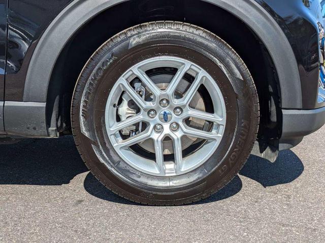 Photo of 2025 Black Metallic Ford Explorer