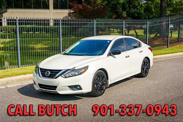 Photo of 2017 Pearl White Nissan Altima
