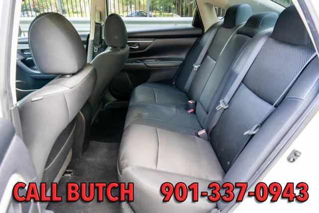 Photo of 2017 Pearl White Nissan Altima