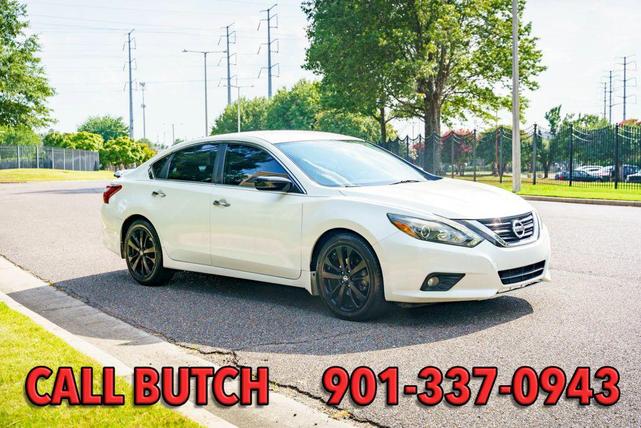 Photo of 2017 Pearl White Nissan Altima