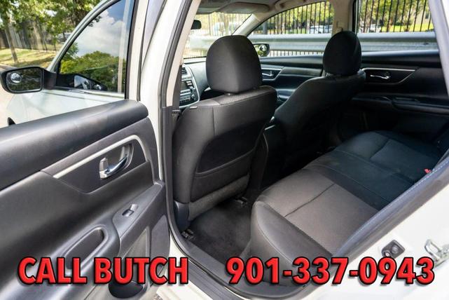Photo of 2017 Pearl White Nissan Altima