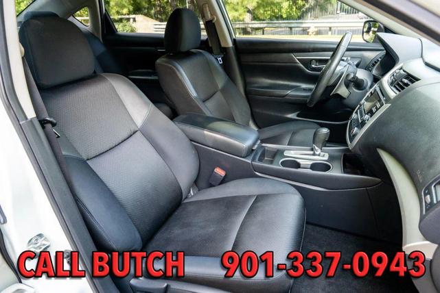 Photo of 2017 Pearl White Nissan Altima