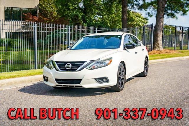 Photo of 2017 Pearl White Nissan Altima