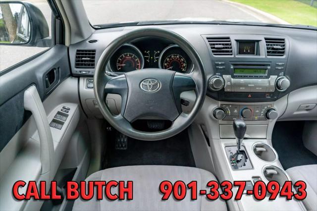 Photo of 2012 Black Toyota Highlander