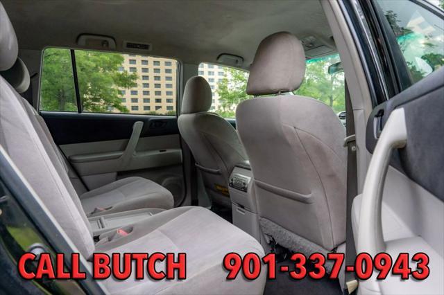 Photo of 2012 Black Toyota Highlander