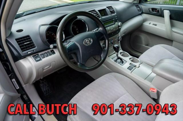 Photo of 2012 Black Toyota Highlander