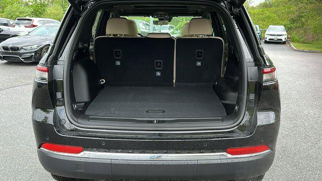 Photo of 2025 Diamond Black Crystal Pearlcoat Jeep Grand Cherokee