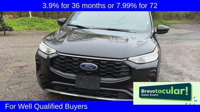 Photo of 2024 rock metallic Ford Escape