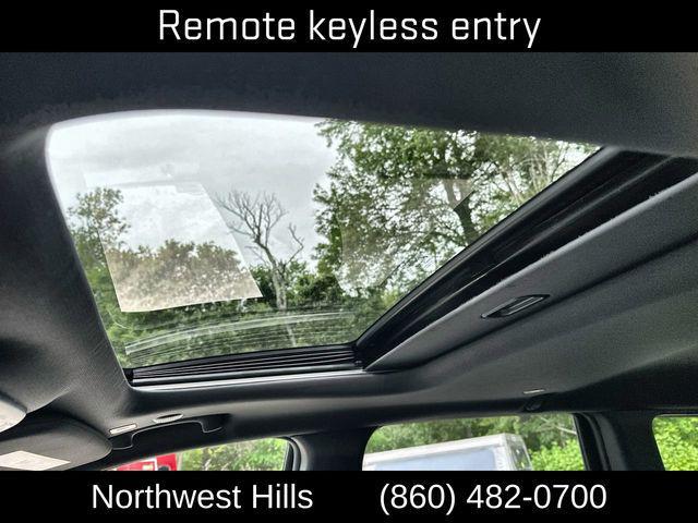 Photo of 2022 Velvet Red Pearlcoat Jeep Grand Cherokee
