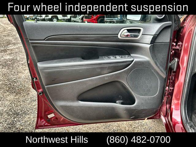 Photo of 2022 Velvet Red Pearlcoat Jeep Grand Cherokee
