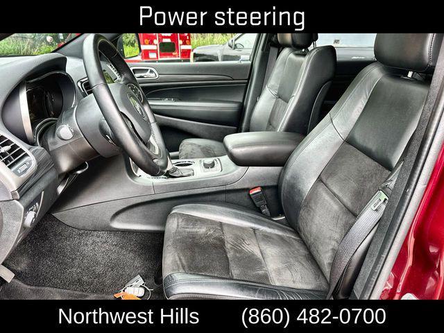 Photo of 2022 Velvet Red Pearlcoat Jeep Grand Cherokee