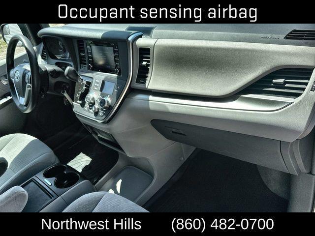 Photo of 2018 Predawn Gray Mica Toyota Sienna