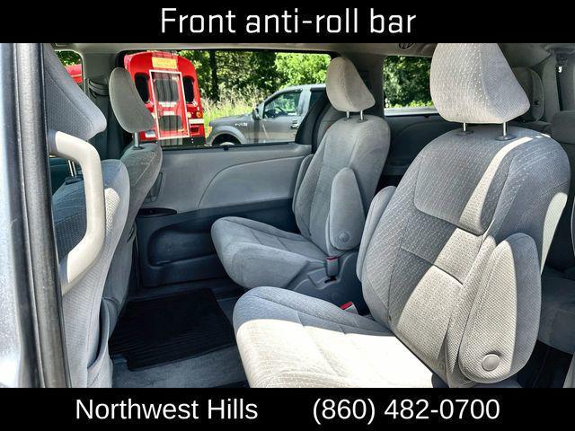 Photo of 2018 Predawn Gray Mica Toyota Sienna