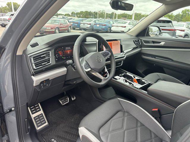 Photo of 2025 Pure Gray Volkswagen Atlas