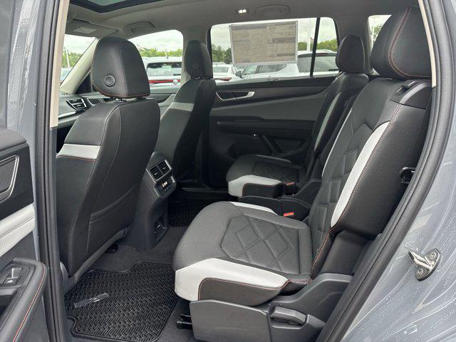Photo of 2025 Pure Gray Volkswagen Atlas