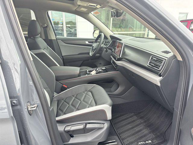 Photo of 2025 Pure Gray Volkswagen Atlas