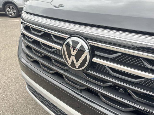 Photo of 2025 Pure Gray Volkswagen Atlas