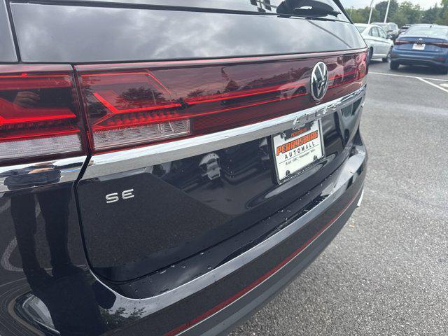 Photo of 2025 Deep Black Pearl Volkswagen Atlas