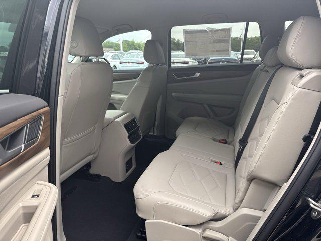 Photo of 2025 Deep Black Pearl Volkswagen Atlas