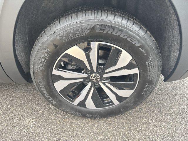 Photo of 2025 Deep Black Pearl Volkswagen Atlas