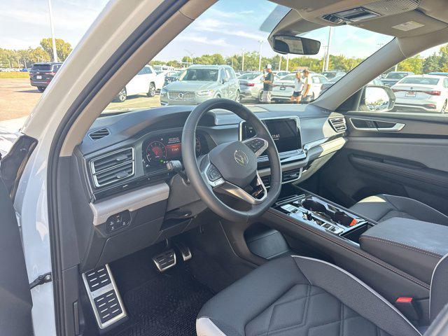 Photo of 2025 Pure White Volkswagen Atlas