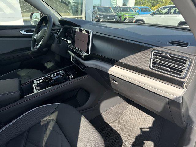 Photo of 2025 Pure White Volkswagen Atlas