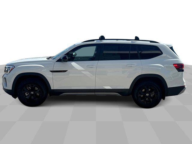 Photo of 2025 Pure White Volkswagen Atlas