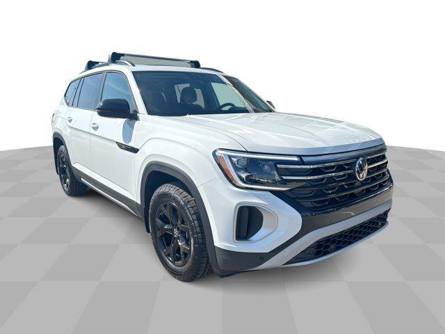 Photo of 2025 Pure White Volkswagen Atlas