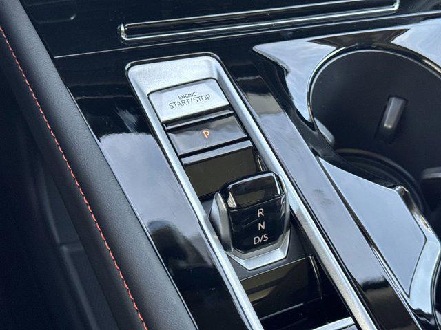 Photo of 2025 Pure White Volkswagen Atlas