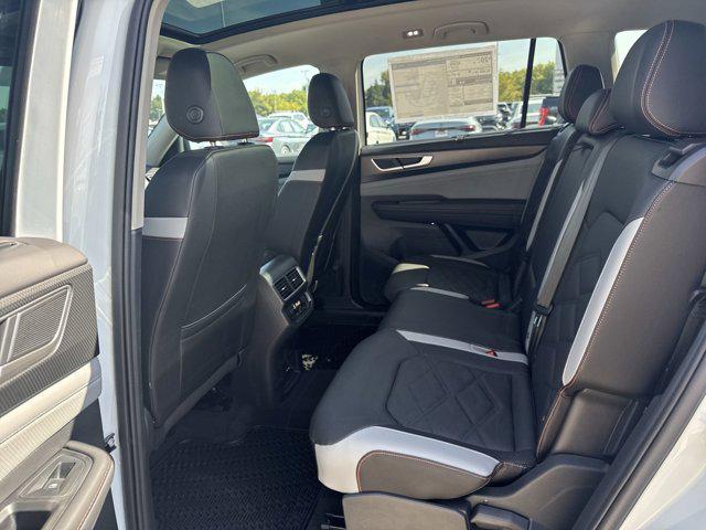 Photo of 2025 Pure White Volkswagen Atlas