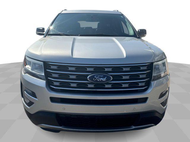Photo of 2017 Ingot Silver Metallic Ford Explorer