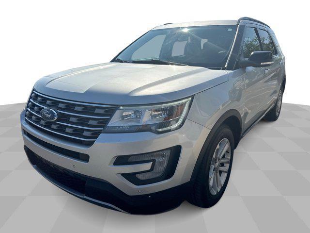 Photo of 2017 Ingot Silver Metallic Ford Explorer