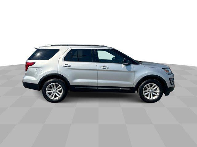 Photo of 2017 Ingot Silver Metallic Ford Explorer