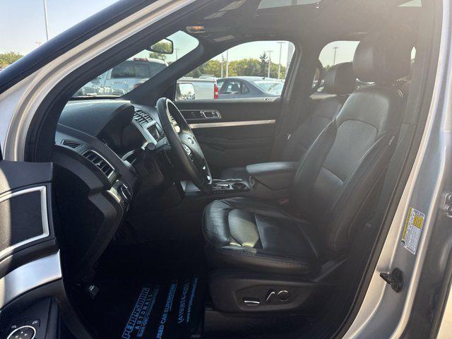Photo of 2017 Ingot Silver Metallic Ford Explorer
