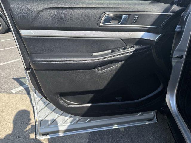 Photo of 2017 Ingot Silver Metallic Ford Explorer